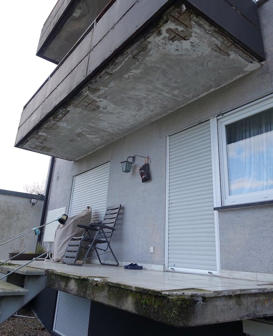kaputte Balkonplatte vor der Balkonsanierung
