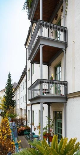 Detail Balkonturm als Vorstellbalkon im Denkmalschutz